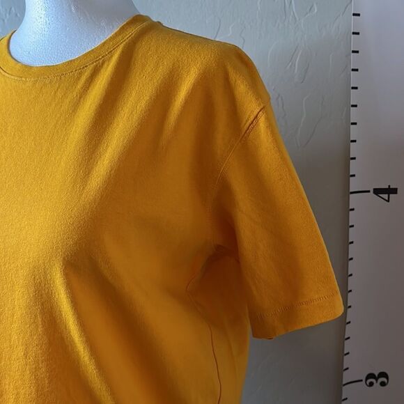 UNIQLO golden yellow short sleeve crewneck T-shirt slight stretch size medium - Picture 2 of 8